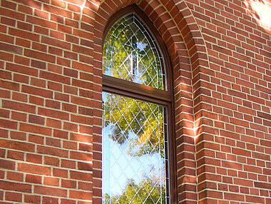 Ornamentverglasung Spitzbogenfenster