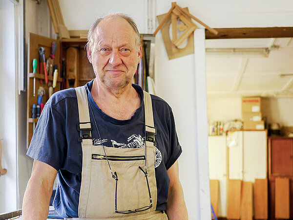 Tischlermeister Harald Schneider in Werkstatt