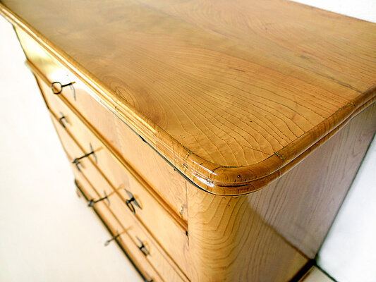 Kommode Kante restauriert