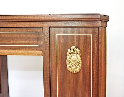 Frontaufnahme Restauration Schreibtisch