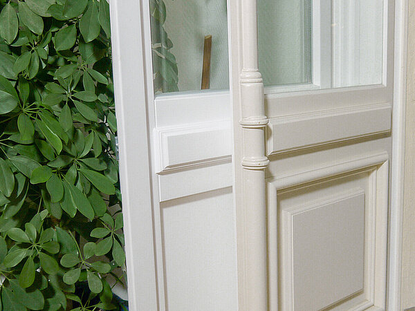 Zweifarbige Lackierung beim Kastenfenster Balkontür Kastenfenster