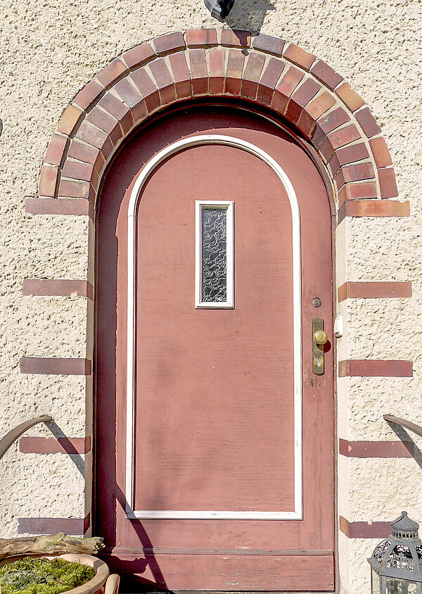 Alte Rundbogentür welche nachgebaut wurde