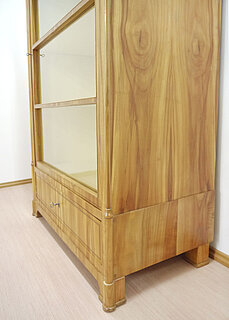 Seitenansicht unten Vitrine