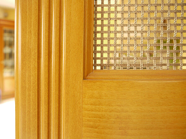 Raumteiler aus Kirschbaum mit Metallgitter Raumteiler Gitter