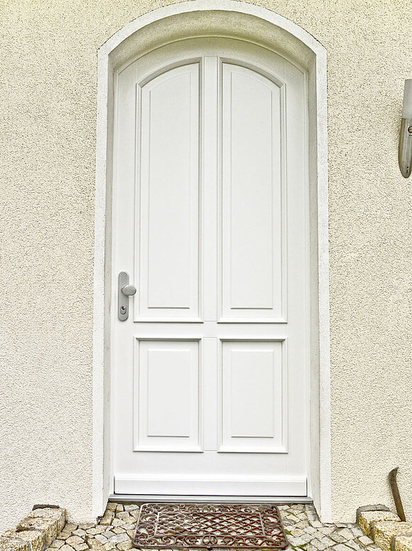 Korbbogentür weiß