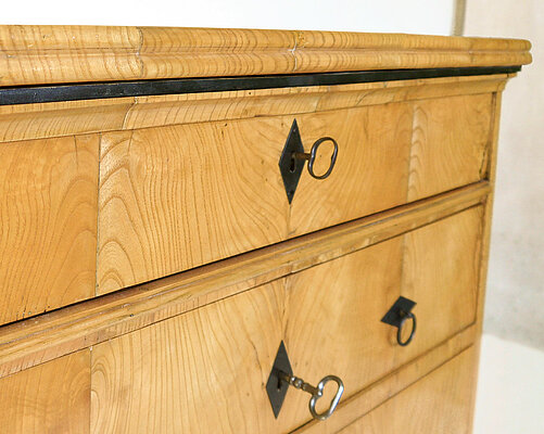 Kommode Oberer Schub restauriert