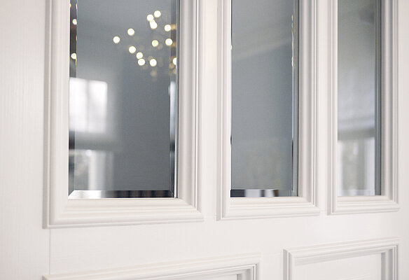 Verglasung einer Innentür mit prägnanten Glashalteleisten