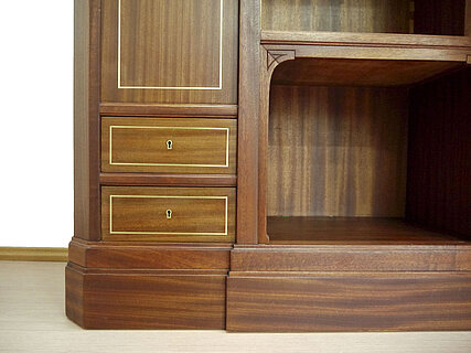 Schrank Sockel