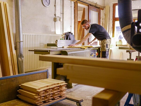 Arbeit an der Abrichte