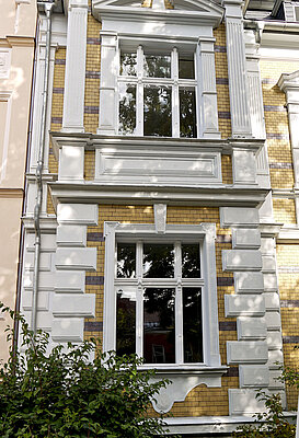 Strassenansicht Restaurierte Fenster