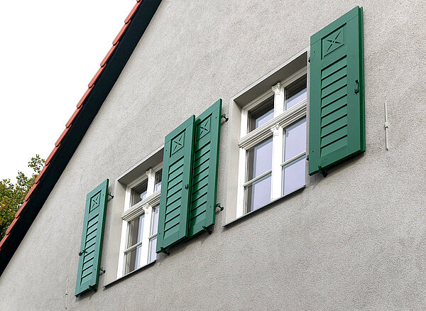 Fensterläden, überlappend im geöffneten Zustand